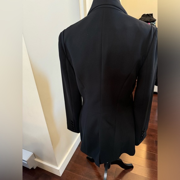 🟢LE CHATEAU sized small peplum black blazer. 🟢 - Picture 2 of 14